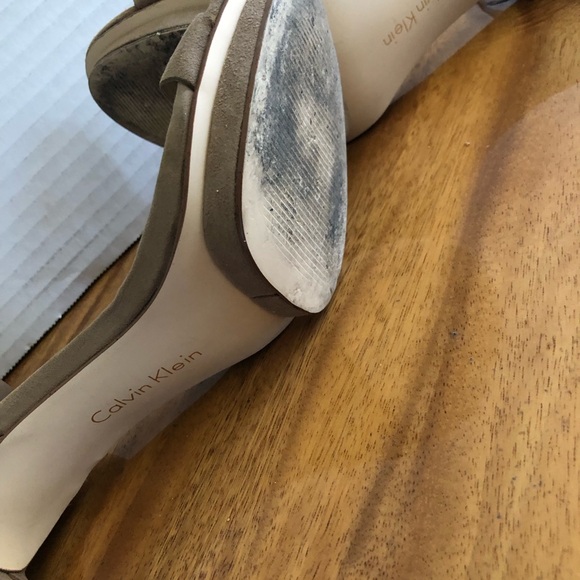 ✨Elegant Calvin Klein Vivian platform heels!✨ - Genuine Suede/Lambskin lined - Picture 6 of 6